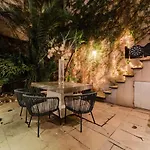 Three-Story House With Rooftop 15Pax Polanco Area