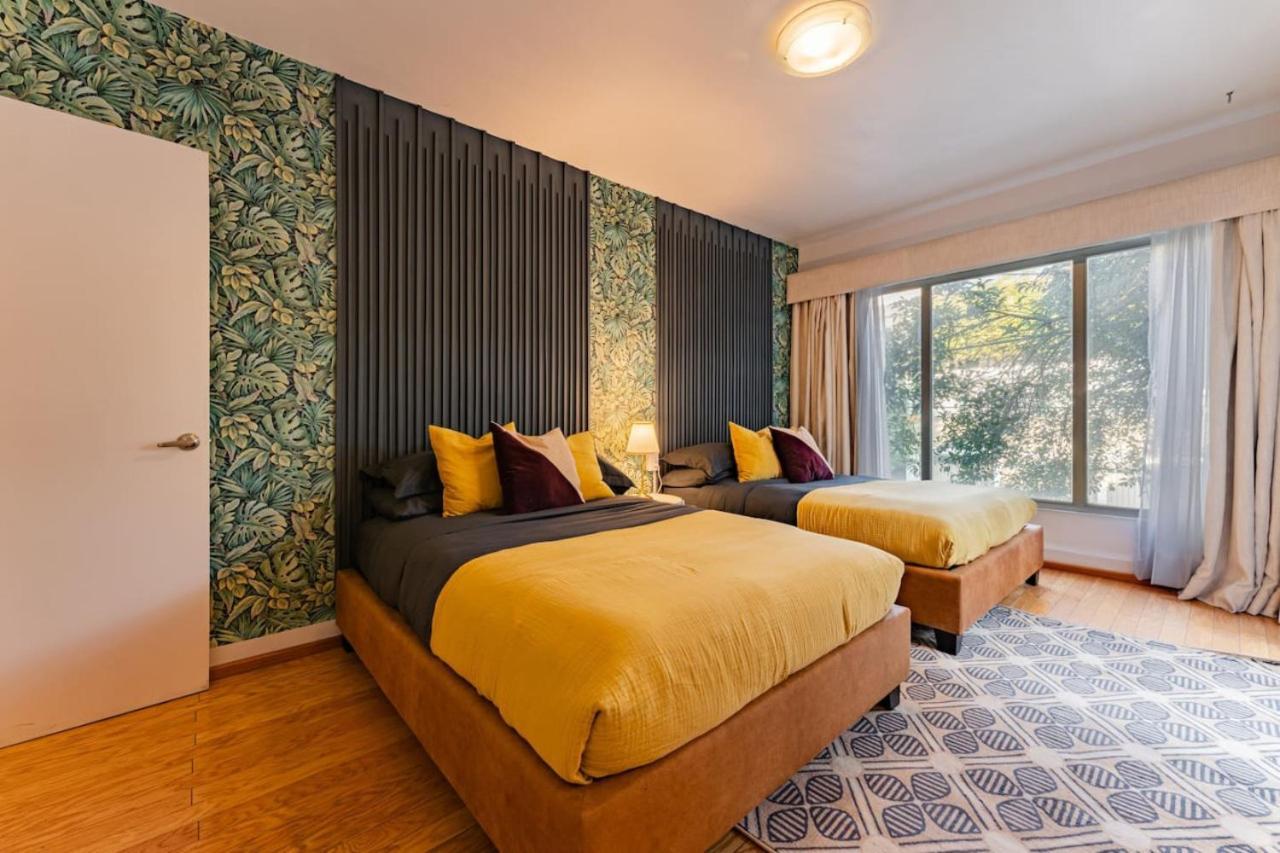 Three-story House With Rooftop 15pax Polanco Area *